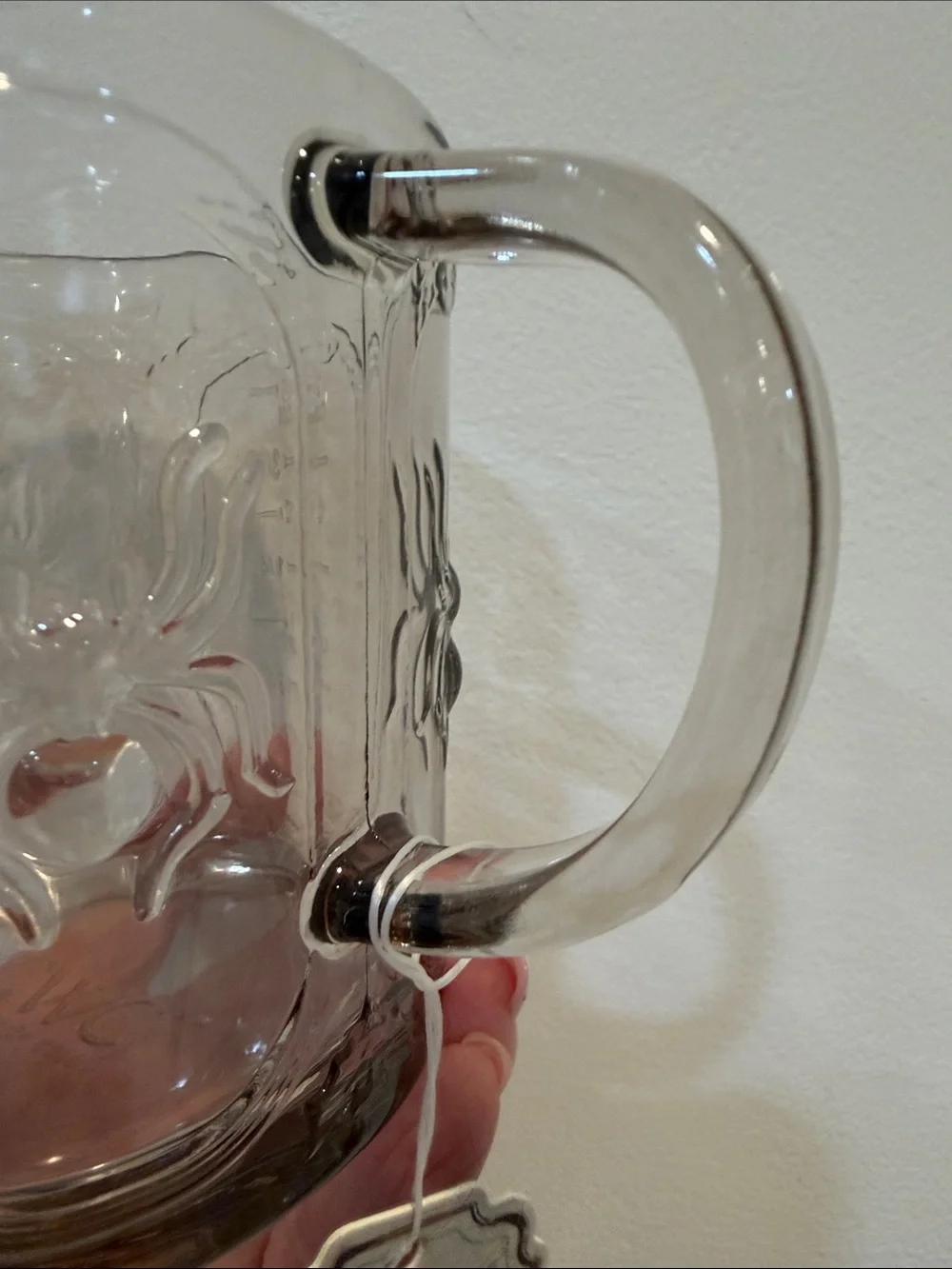 NWT. Viral!! CWC, (Cook With Color), 16oz., glass measuring cup.